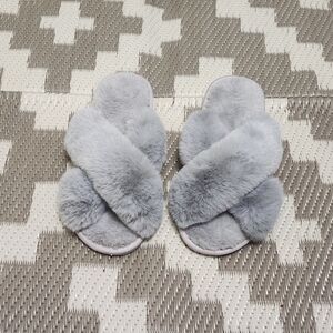 Stylish Gray Faux Fur Slippers